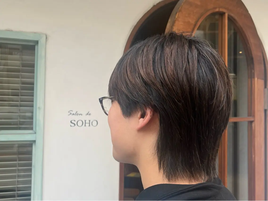 メンズ メンズブリーチ センターパート マッシュ メンズパーマ メンズウルフカット カット さとう ちほみ🐼のヘアスタイル