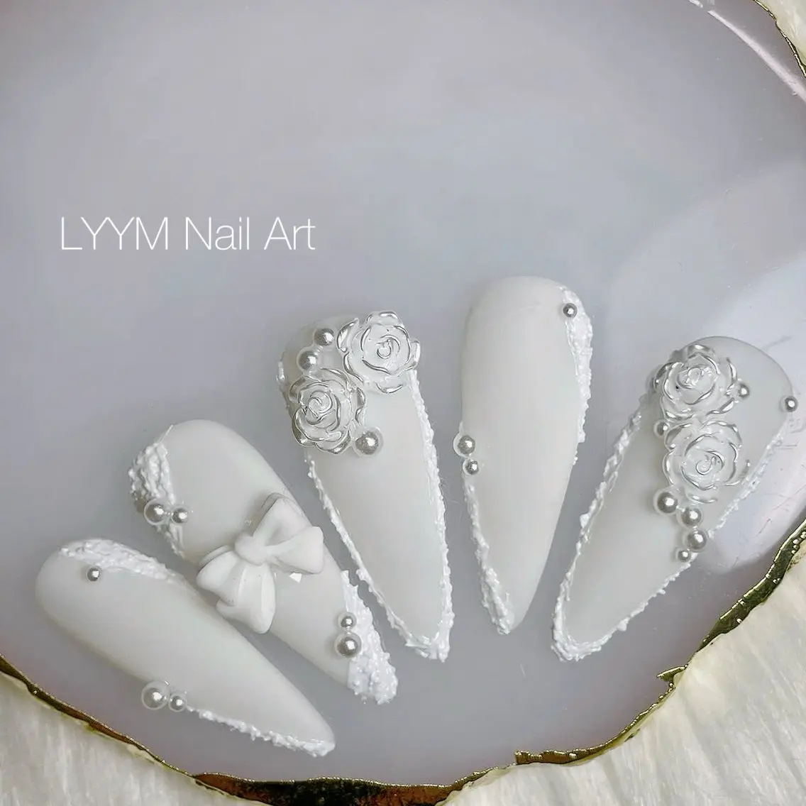 ネイル アートネイル シンプルネイル ブライダルネイル ハンドネイル LYYM Salonのネイルデザイン
