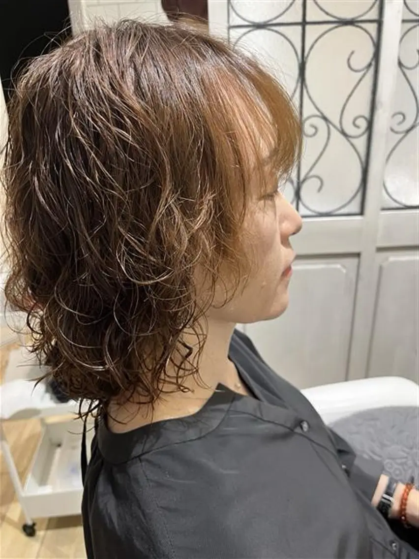 ミディアム カット ヘアカラー 30･40代支持率◎ 白髪ぼかし/うる艶髪のヘアスタイル