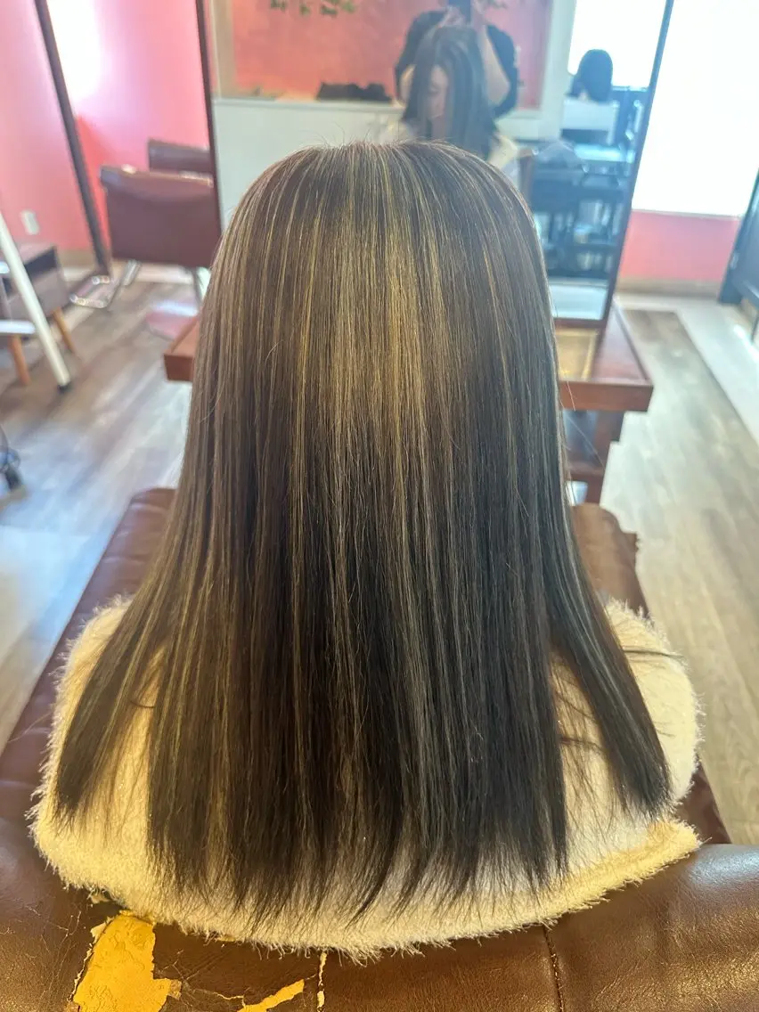 セミロング カラー ハイライトカラー ハイライト ヘアカラー 安達 望のヘアスタイル