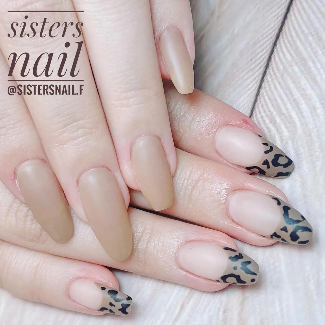 ネイル アニマル柄 アートネイル フレンチネイル マットネイル 冬ネイル ハンドネイル ハンドケア sisters nail.fのネイルデザイン