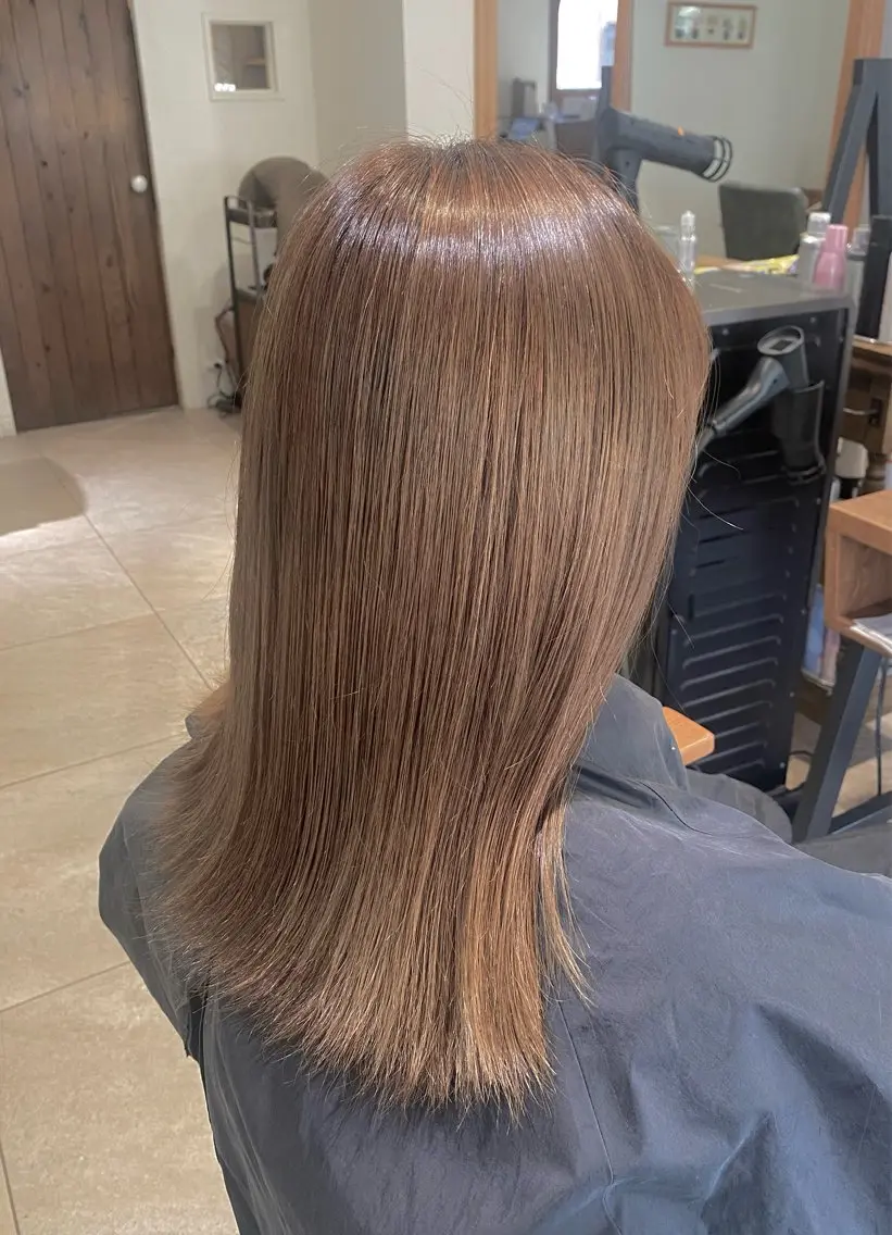 セミロング ヘアカラー LiC えりのヘアスタイル