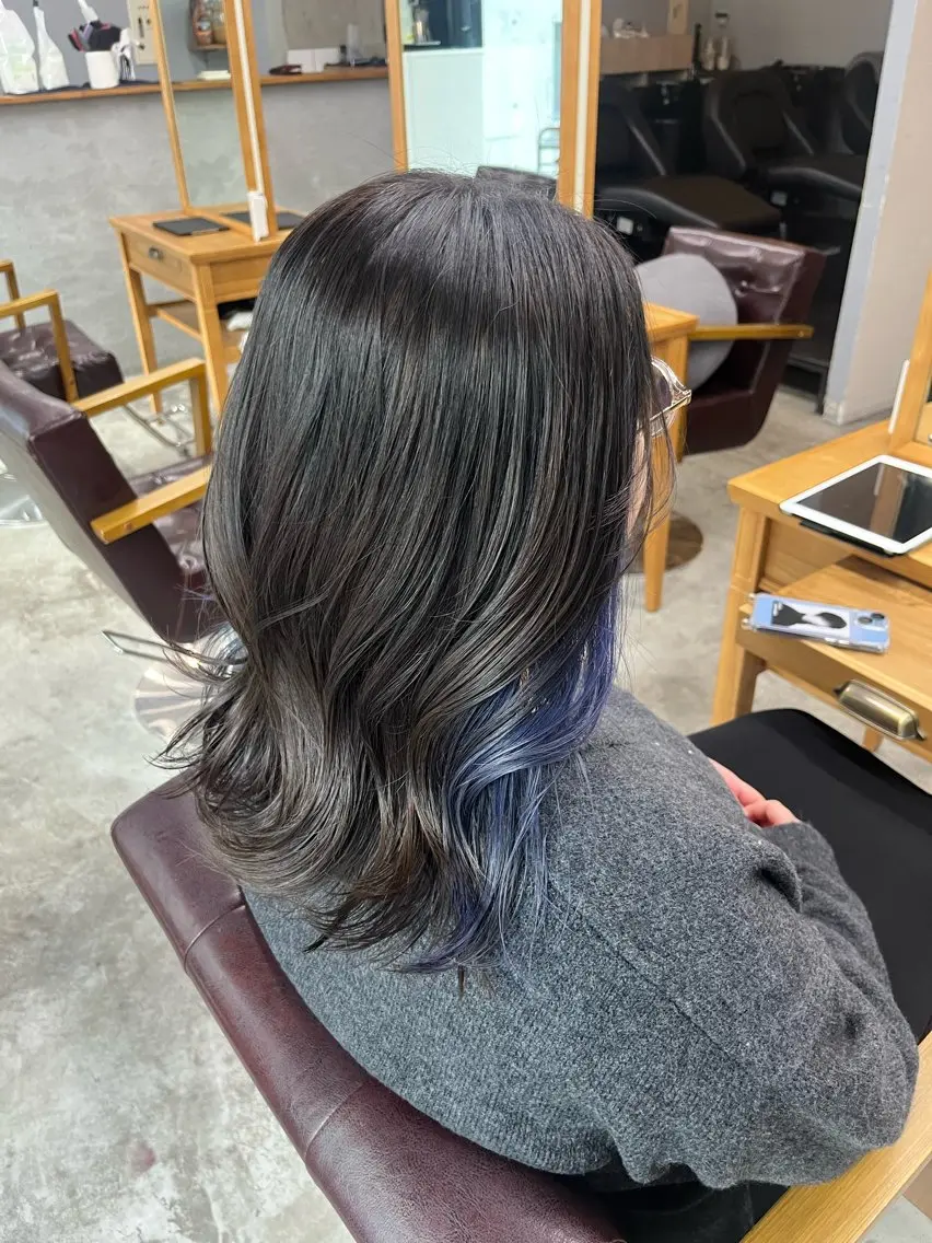 カラー ブルーカラー オリーブカラー 秋山 美奈のヘアスタイル
