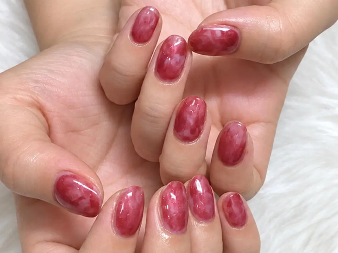 ネイル ニュアンスネイル ワンカラーネイル 赤色 ハンドネイル Airi. kのネイルデザイン