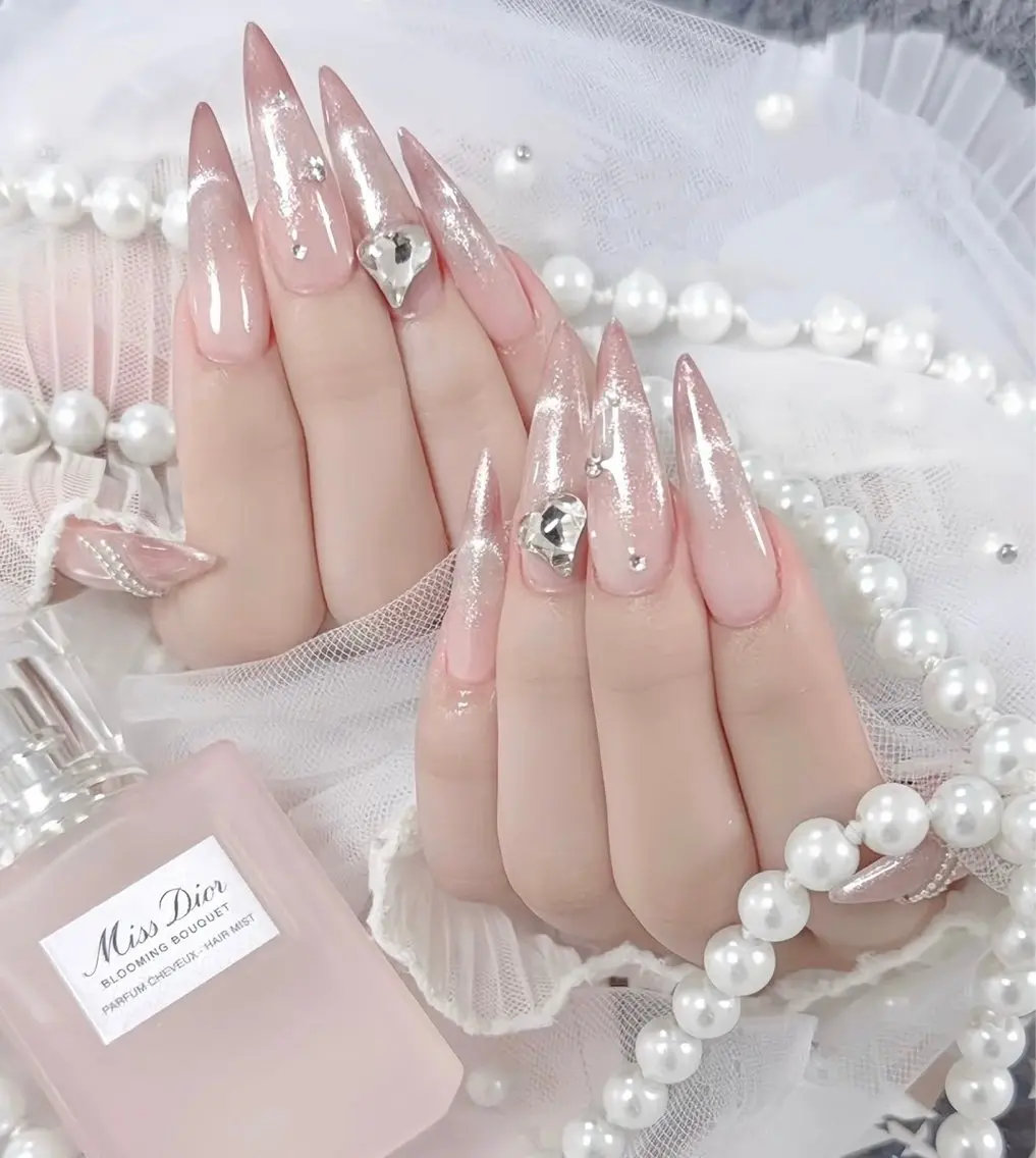 ロング 外国人風カラー 韓国風ヘア ハンドネイル E🌷nail 長さだし専門店のネイルデザイン