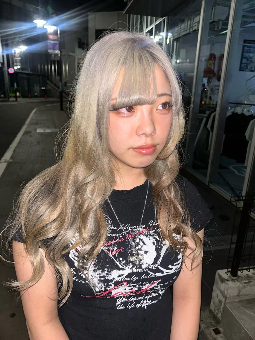 ロング カラー ブリーチ グラデーションカラー ヘアカラー デザインカラー🌈 メイク💄ヒカリ🌟のヘアスタイル