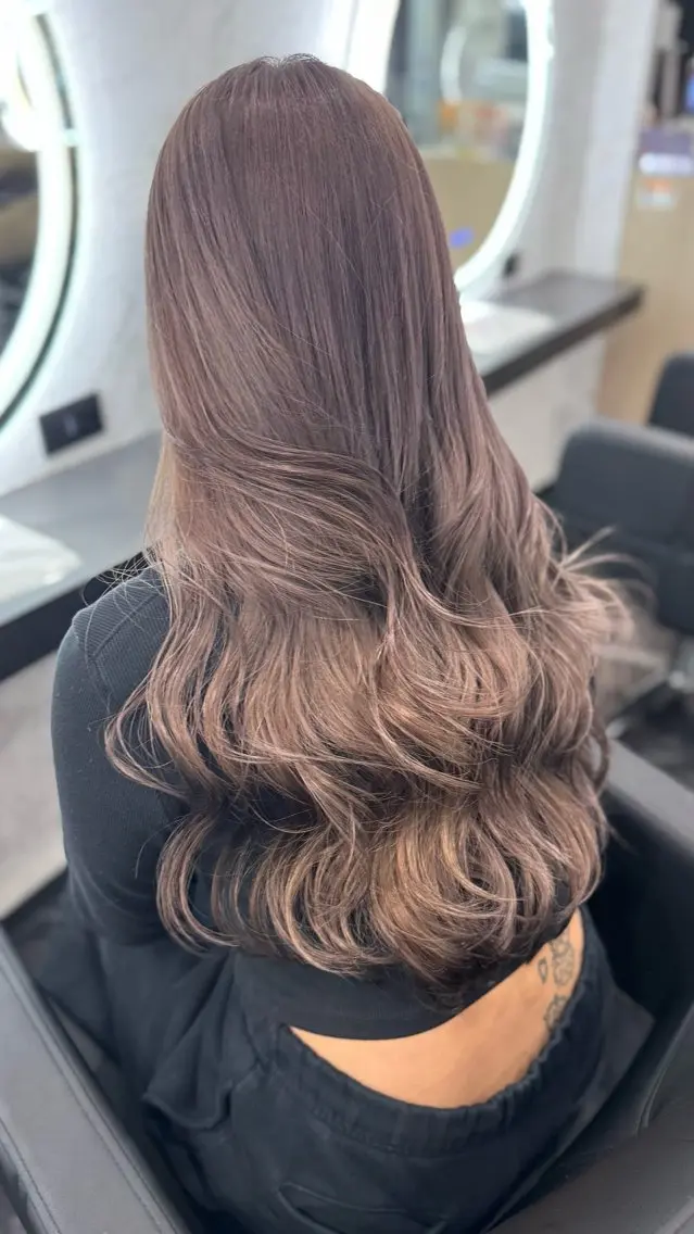 ロング ヘアカラー stylist Momoのヘアスタイル