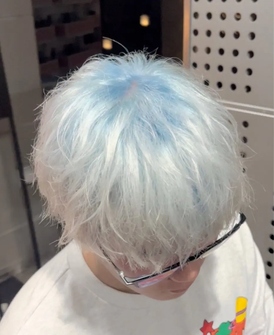 カラー メンズ デザインカラー カット ヘアカラー ✅曲がる縮毛矯正・ メンズ縮毛/森隆之介のヘアスタイル