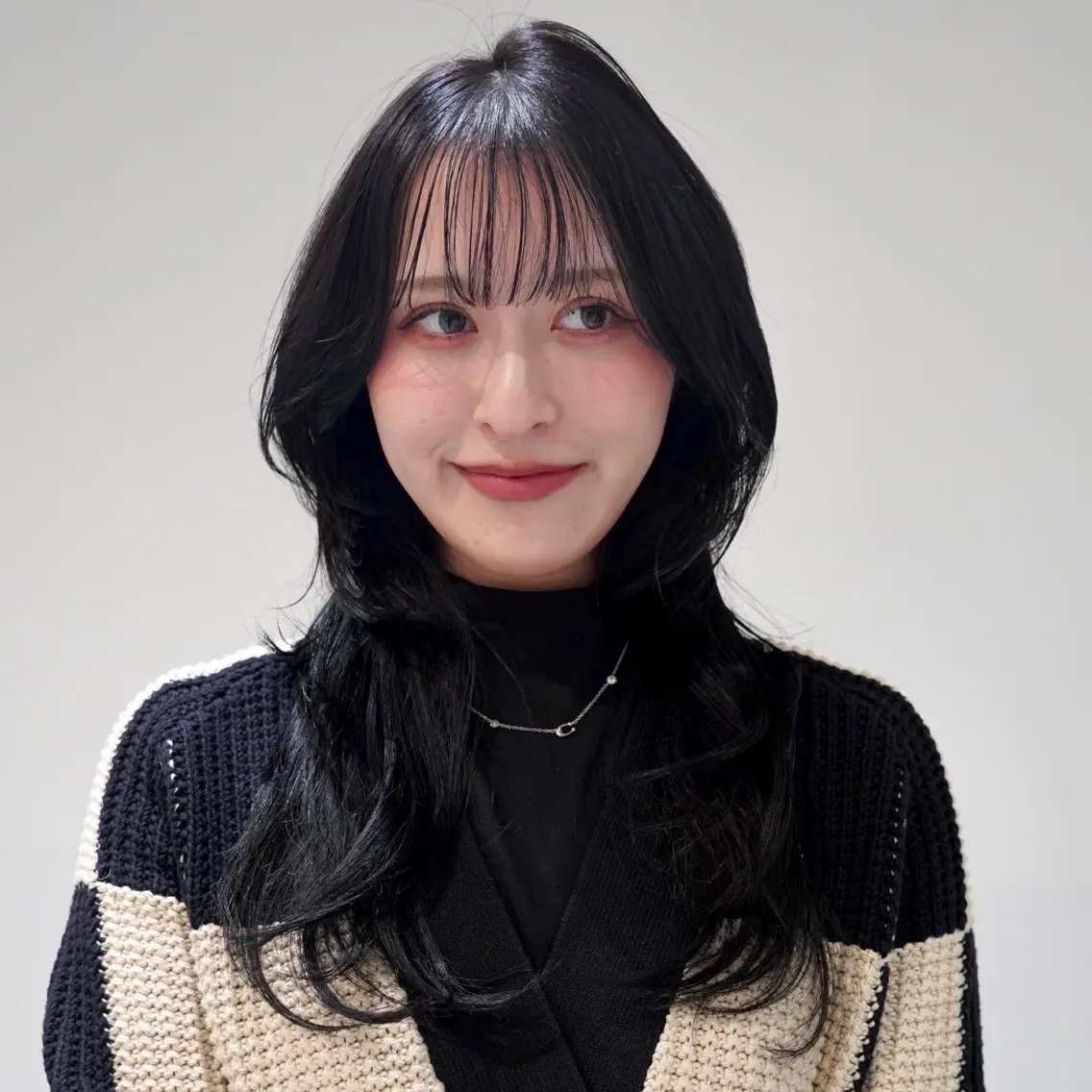 ロング カラー 透明感カラー ロング 飯田 優花ミディアム/ボブのヘアスタイル