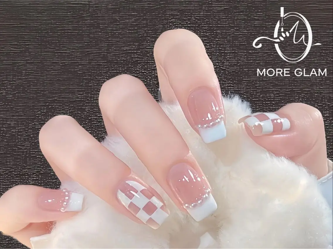 ネイル 長さ出し フットネイル フレンチネイル ジェルネイル 韓国ネイル ハンドネイル MoreGlam ネイルのネイルデザイン