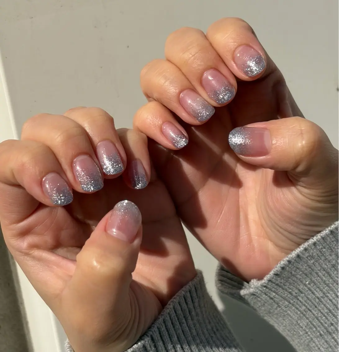 【練習モデルハンド🖐️オフ無し】🤍ワンカラーorラメグラの写真