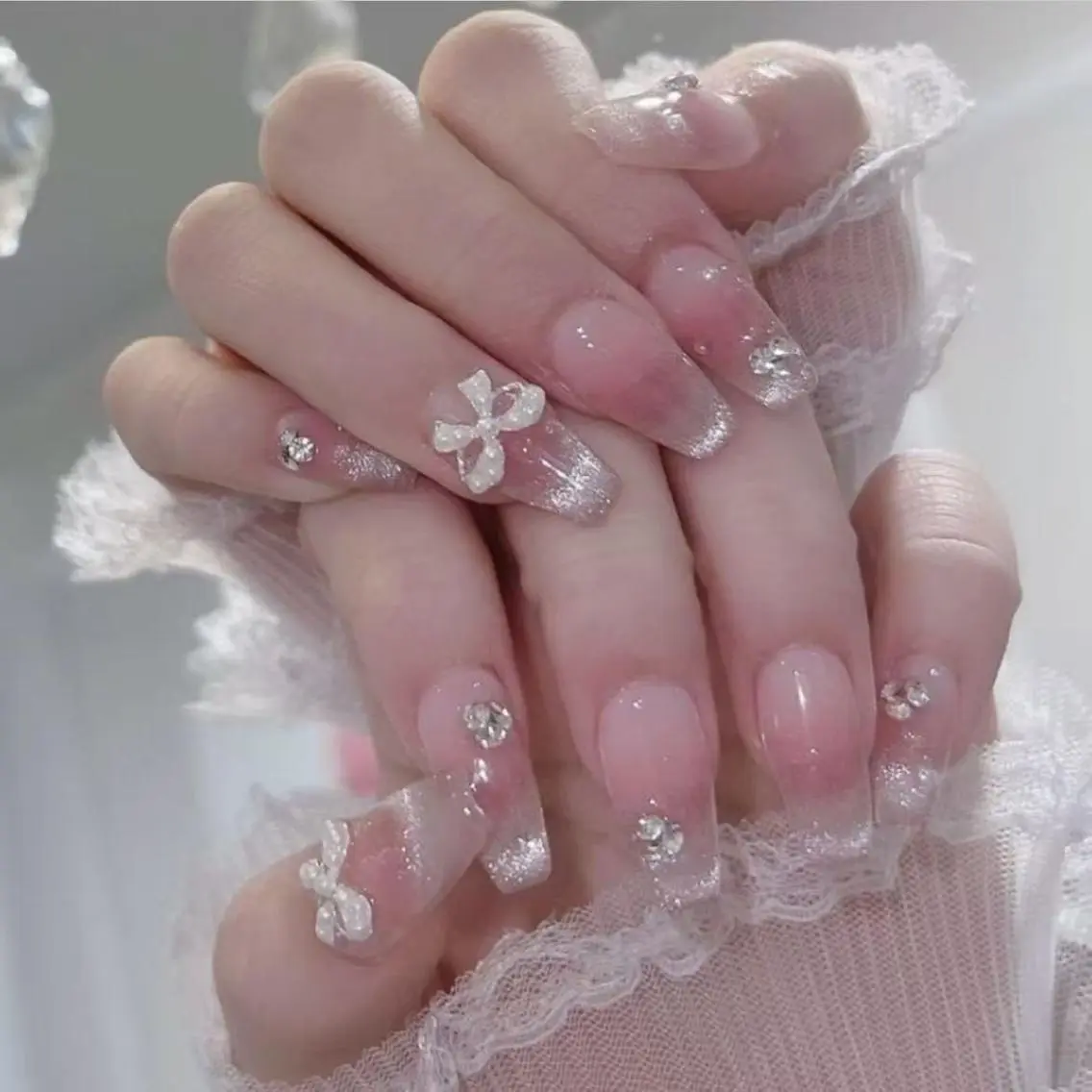 ネイル 長さ出し キラキラネイル 韓国ネイル ロングネイル マグネットネイル ハンドネイル ハンドケア k.bi nailsalonのネイルデザイン