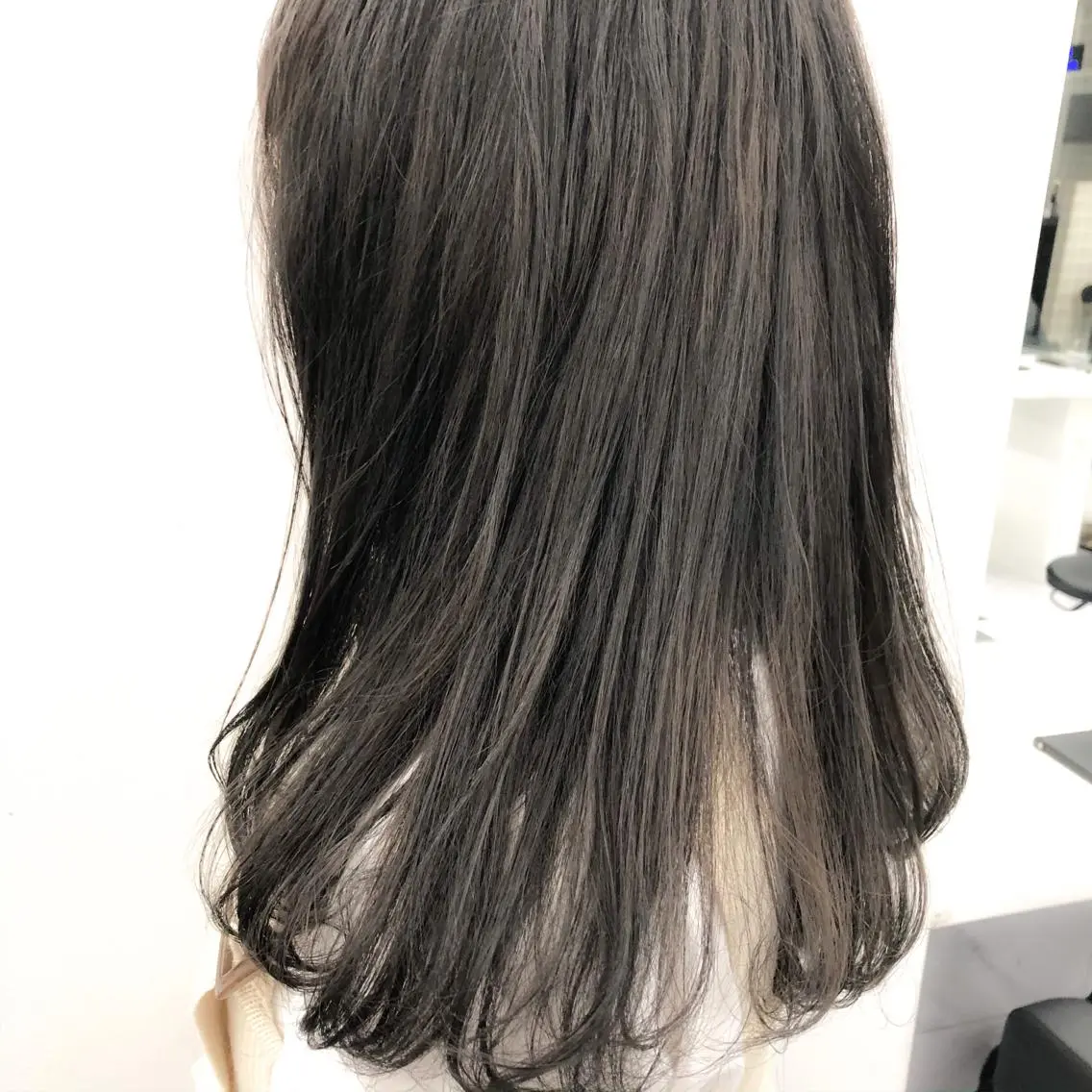 セミロング ヘアカラー トリートメント ハイトーン×レイヤー カットTAKUMIのヘアスタイル