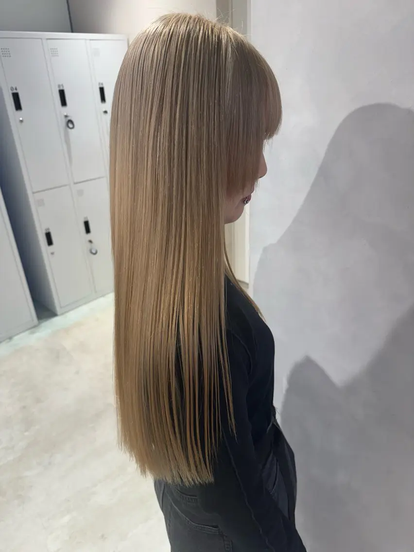 ロング カラー ブリーチ 抜きっぱなしブロンド ブロンド カット ヘアカラー トリートメント 透明感カラー✨艶髪 制作🌱山根あゆみのヘアスタイル