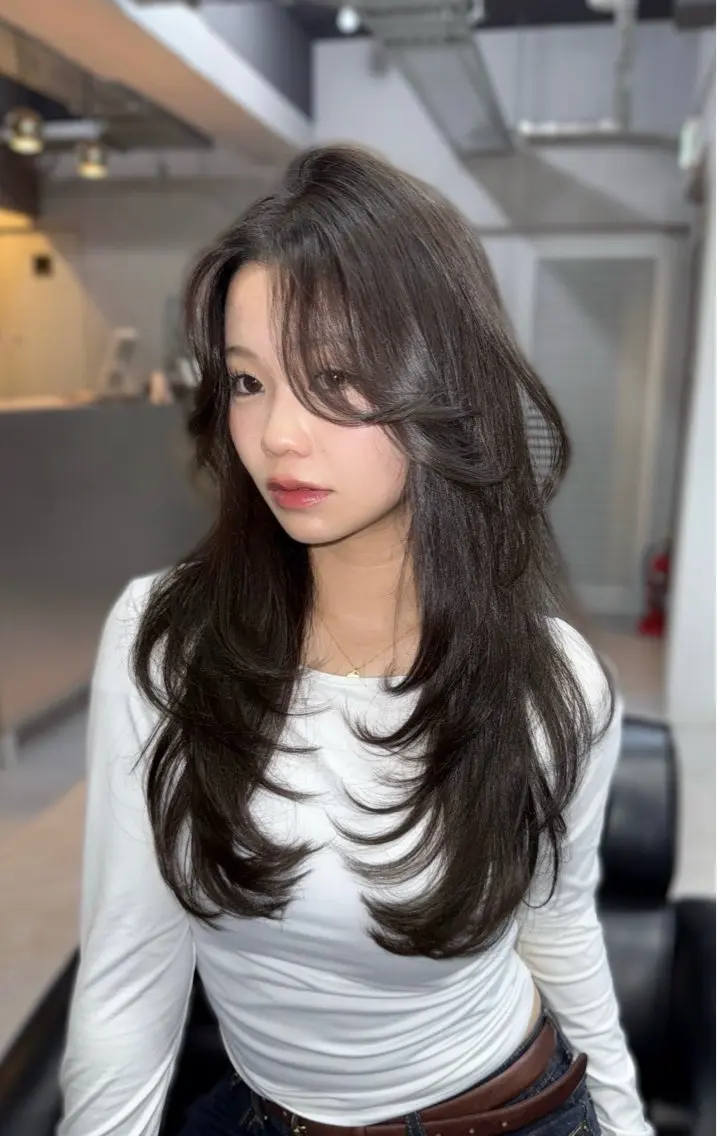 ミディアム カラー グレージュ 韓国風ヘア レイヤーカット カット ヘアカラー トリートメント レイヤーカット 西村あきやのヘアスタイル