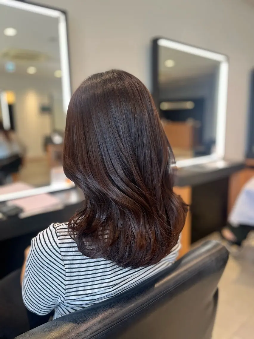 セミロング チョコレートブラウン 髪質改善 カット ヘアカラー 顔周りレイヤー 髪質改善 / AYUのヘアスタイル