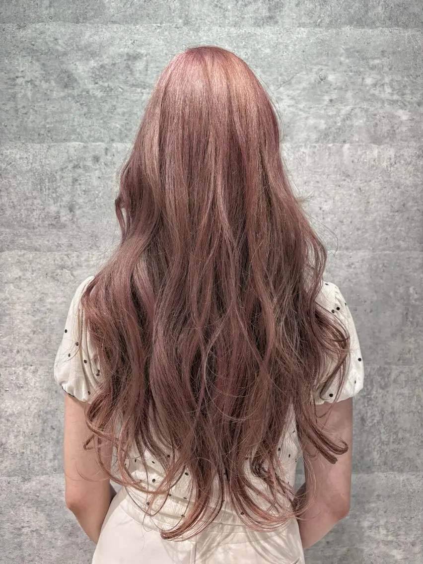 ロング カラー ベージュカラー ミルクティーベージュ ピンクカラー ヘアカラー FOX 新菜のヘアスタイル