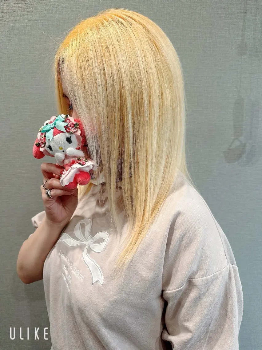 セミロング カット ヘアカラー K Harukaのヘアスタイル