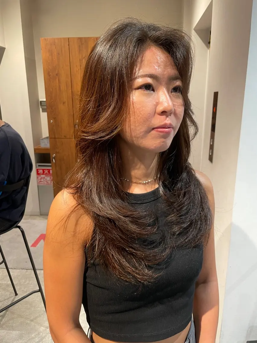 ロング レイヤーカット 縮毛矯正 海外レイヤー/赤み 消しカラー/上原聖奈のヘアスタイル