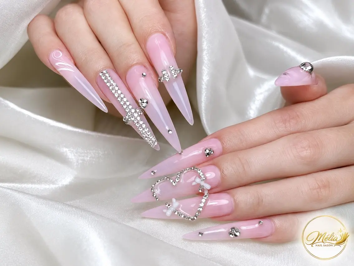 ネイル ガーリー ハート キラキラネイル ロングネイル 持ち込み ハンドネイル ハンドケア Melia Nailsのネイルデザイン