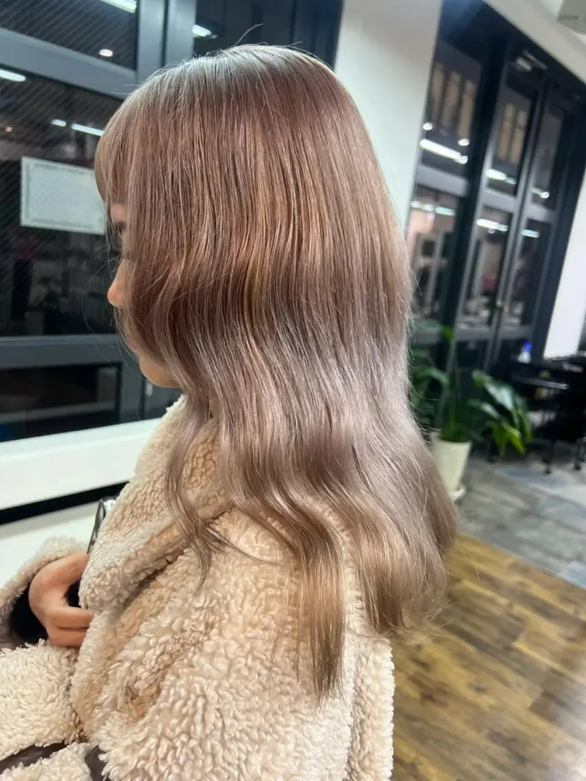 カラー ベージュカラー ブリーチ 透明感カラー ピンクカラー ピンクベージュ 村井 湖奈のヘアスタイル