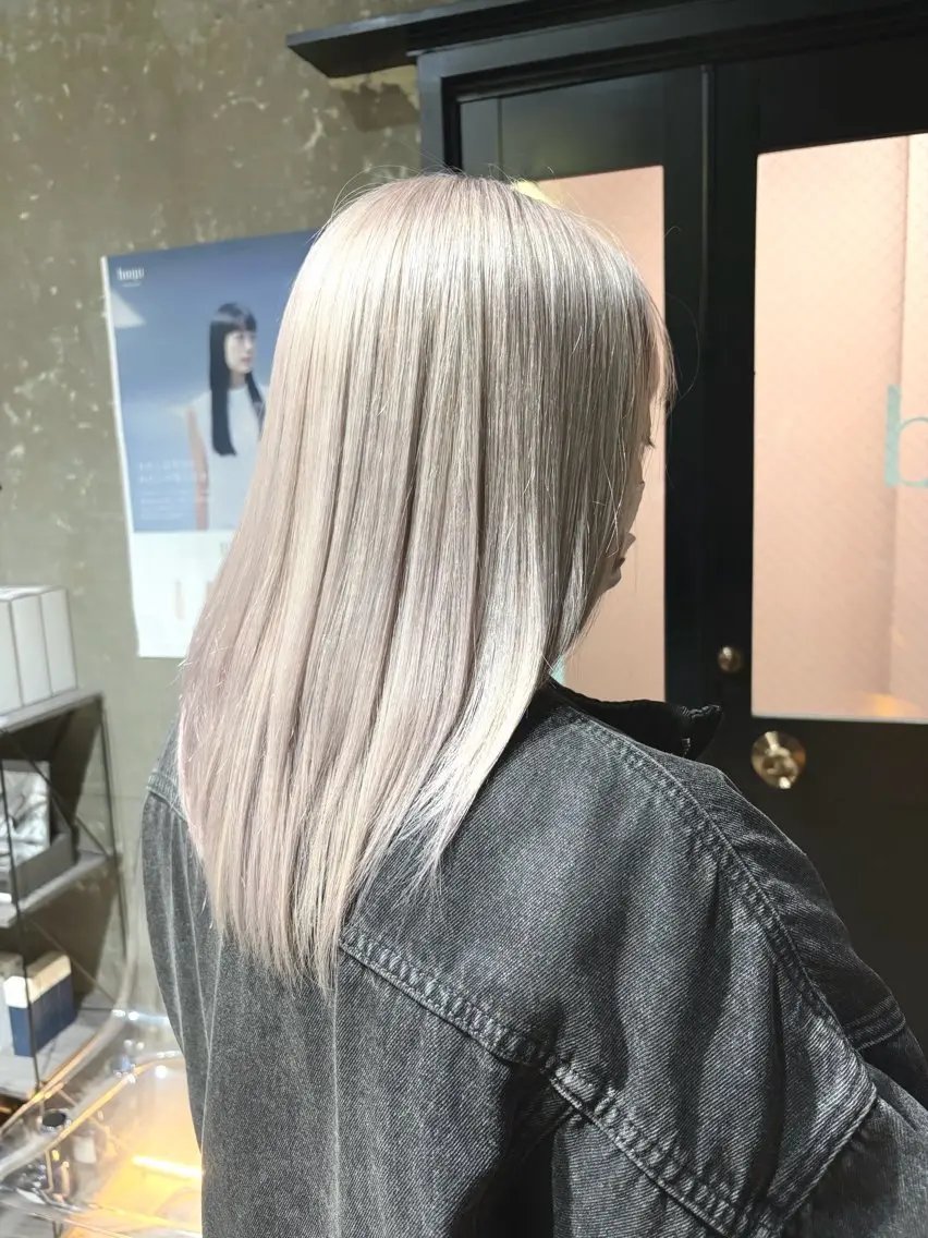 セミロング カラー ブリーチ ヘアカラー トリートメント 美髪カラー✨本間 貴広のヘアスタイル