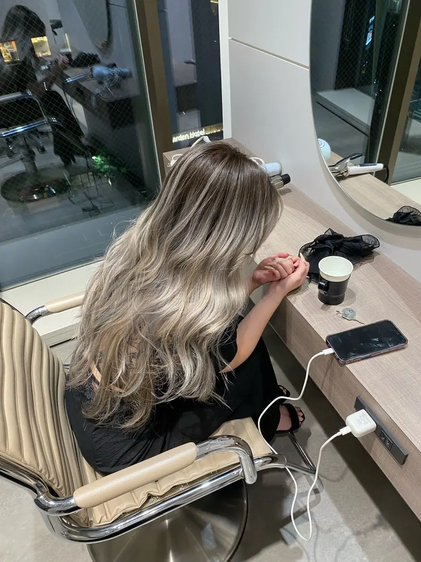 ロング カラー バレイヤージュ 外国人風カラー レイヤーカット ブリーチ デザイン カラー/Rikuuのヘアスタイル