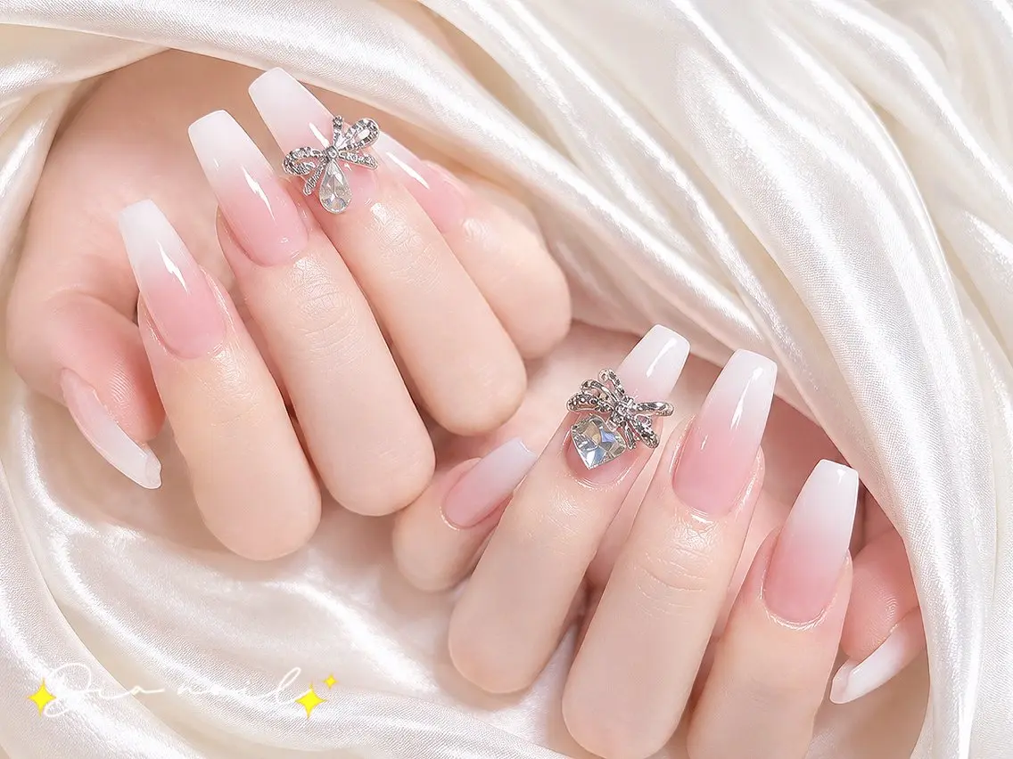 💗チップ長さだしベース＋カラグラ🎀2個パーツ込み🎀7980円の写真