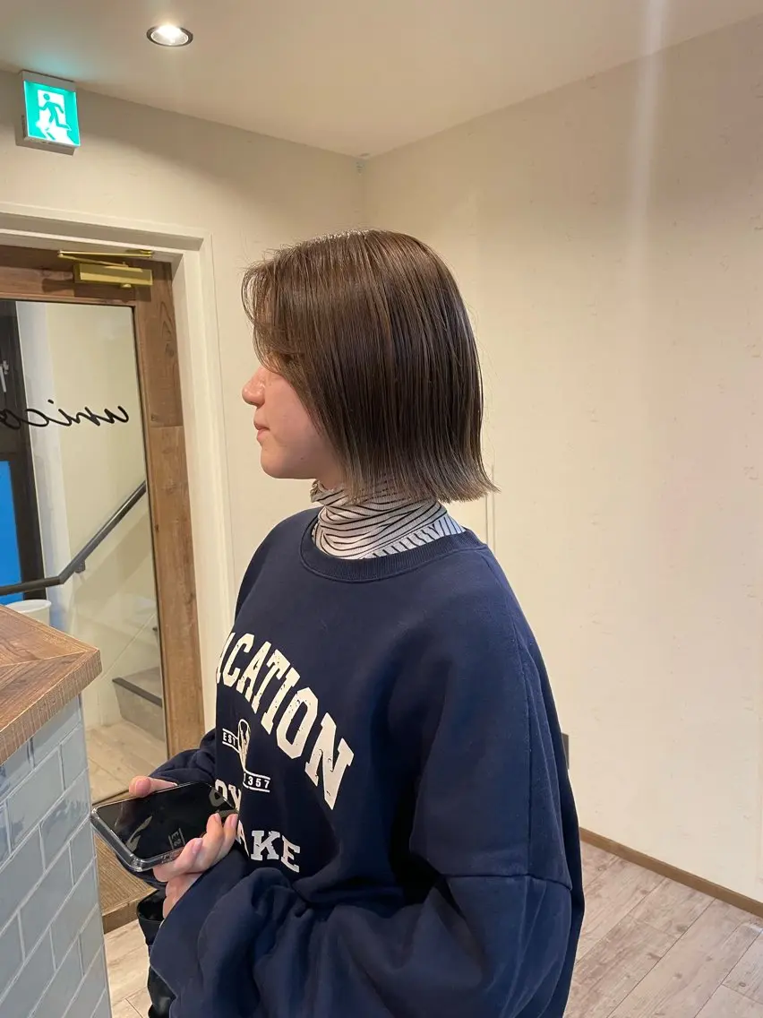ミディアム カラー ベージュカラー ブリーチ ブリーチなしカラー オリーブベージュ ヘアカラー 渋谷 留菜のヘアスタイル