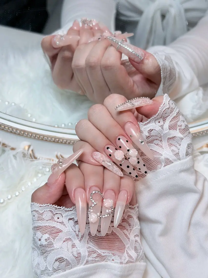 ネイル チークネイル ドット フレンチネイル グラデーション ハート ハンドネイル Julli NailStudioのネイルデザイン