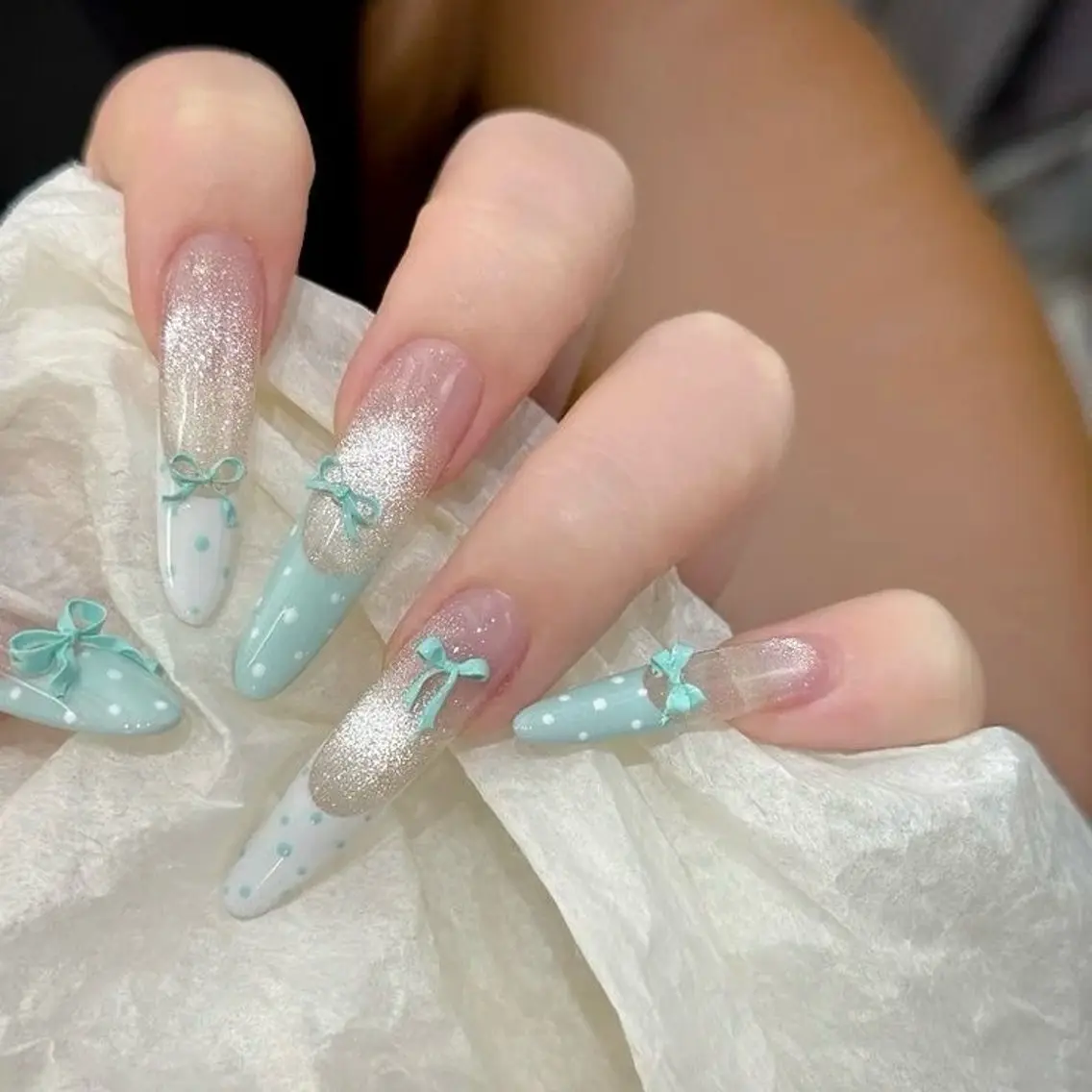 ネイル ブルー ドット フレンチネイル ジェルネイル 韓国ネイル ハンドネイル Blingg NailStudioのネイルデザイン