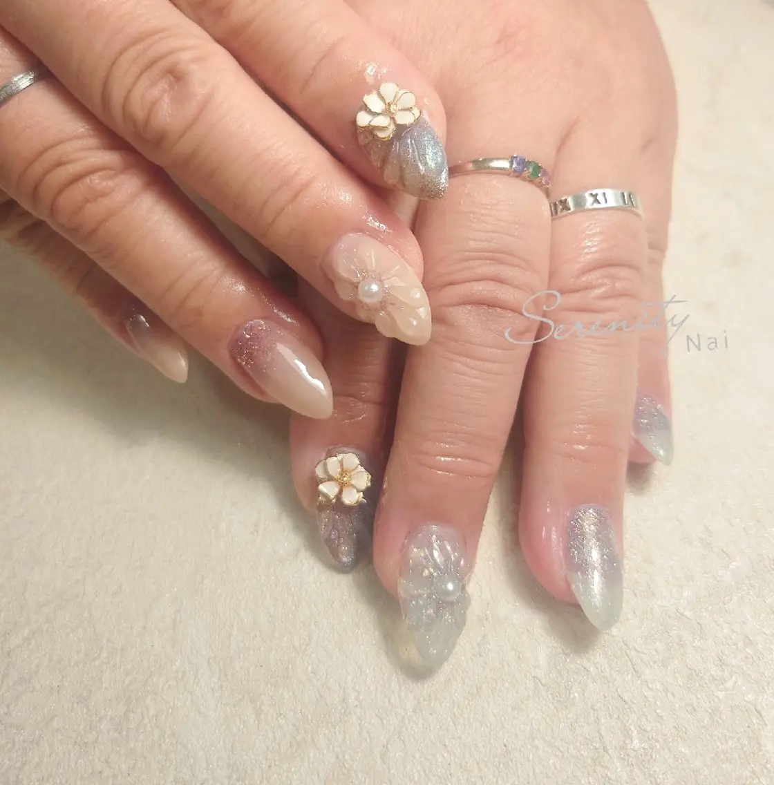 ネイル ブルー フラワーネイル 持ち込み ピンク ぷっくりネイル ハンドネイル nail serenityのネイルデザイン
