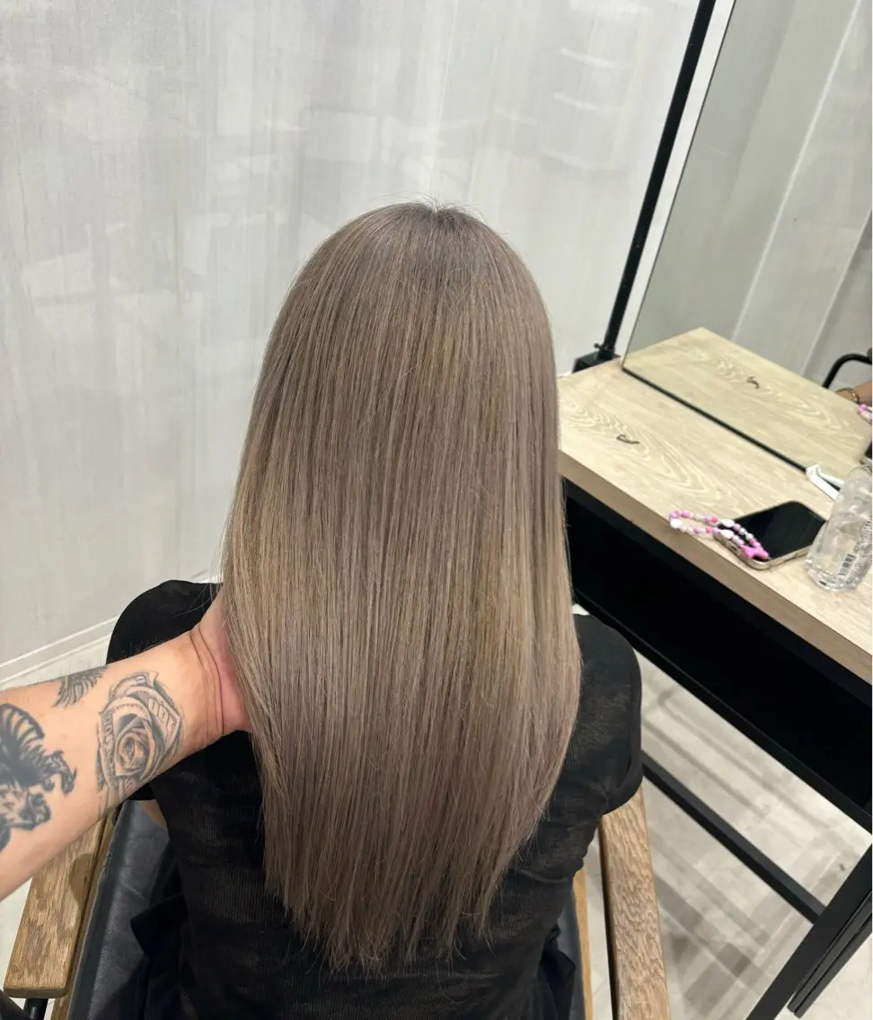 セミロング ヘアカラー ✨渋谷ハイトーン 功太郎のヘアスタイル