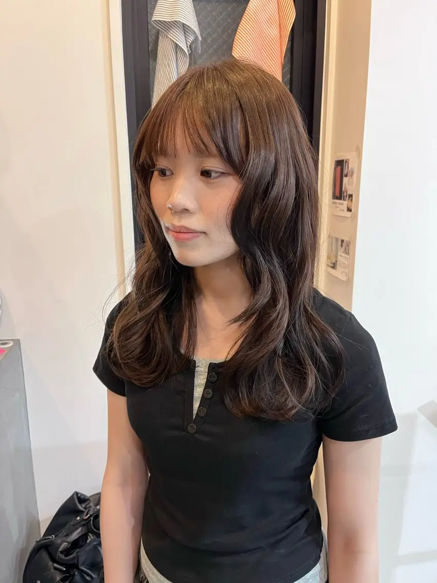 セミロング ヘアカラー anri/大阪/ レイヤーカットのヘアスタイル