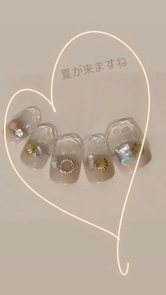 ネイル ネイル ティアラのネイルデザイン