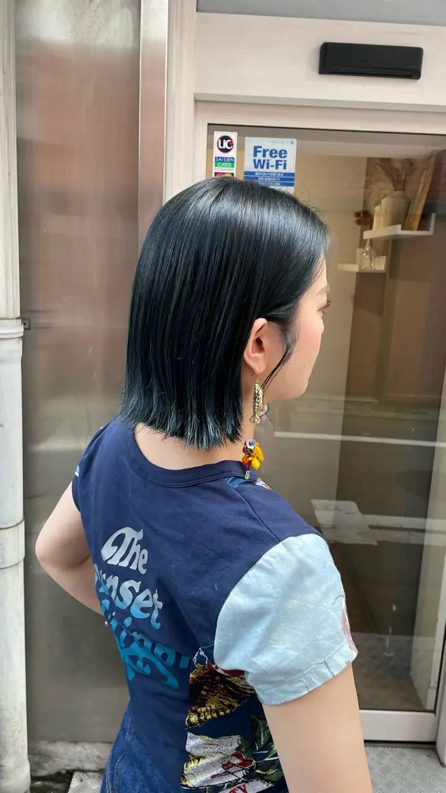 ショート カラー ブリーチ 秋元 佳乃のヘアスタイル