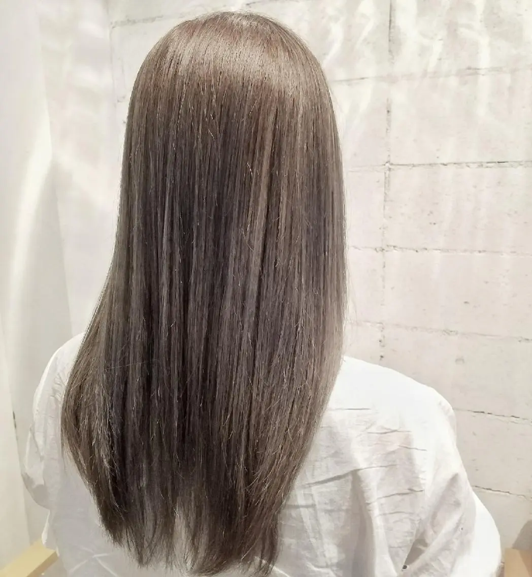 ロング カラー アディクシーカラー ブリーチ グレージュ くわやま まさきのヘアスタイル