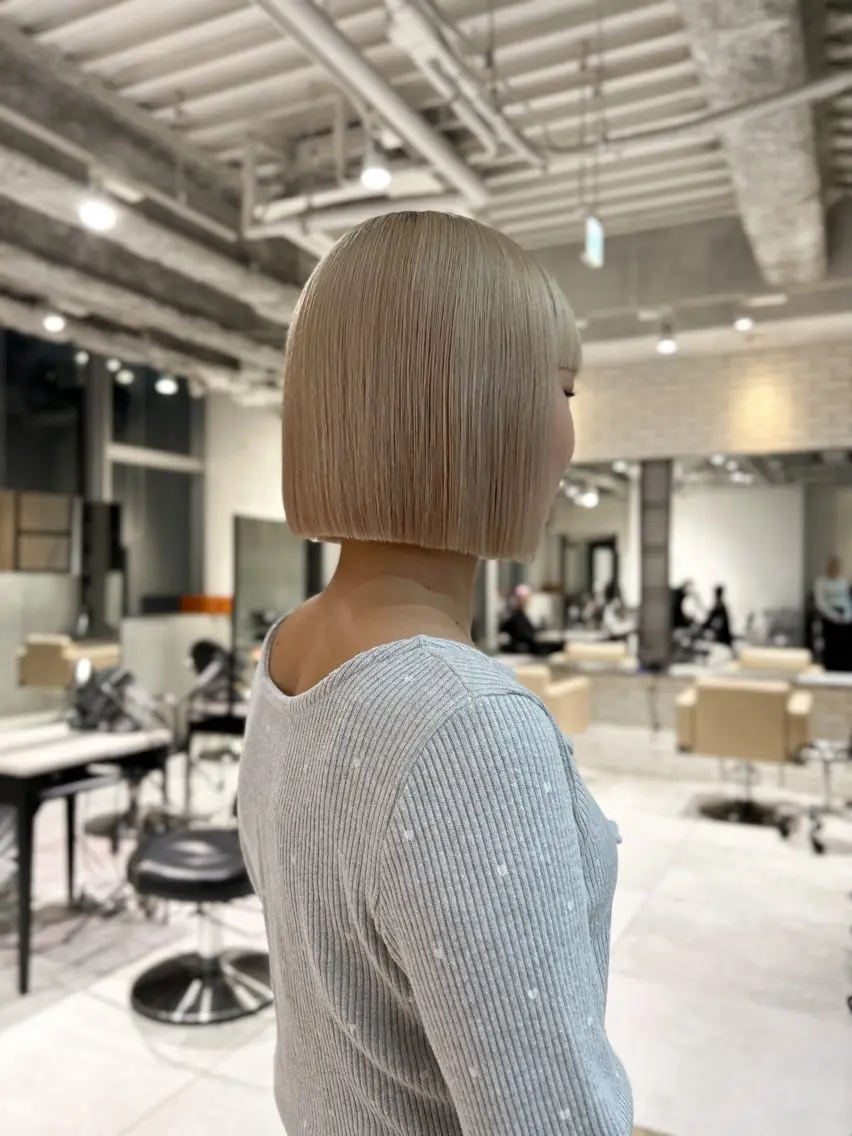 ショート カラー ボブ Hinata🛸 ハイトーン美容師のヘアスタイル