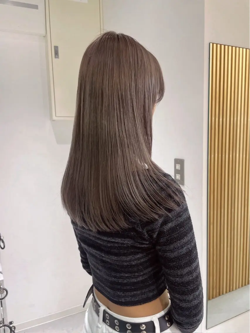 セミロング カラー 🍓mito/ ブリーチ/カラー🍓のヘアスタイル
