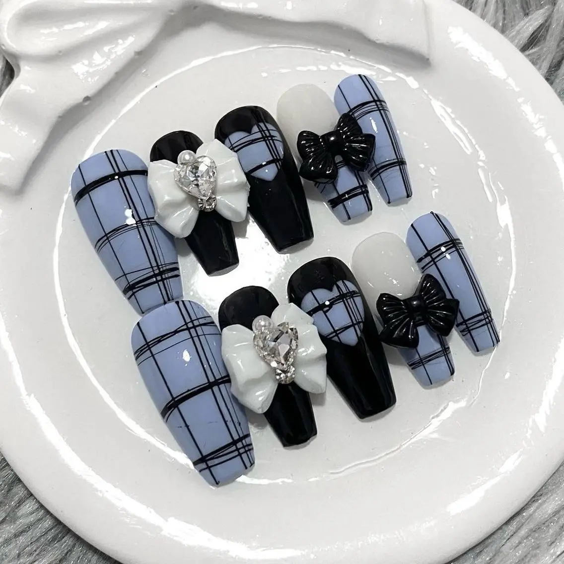ネイル 長さ出し グラデーション 卒業式 キラキラネイル マグネットネイル Lee Nails チップ長さだし専門店のネイルデザイン
