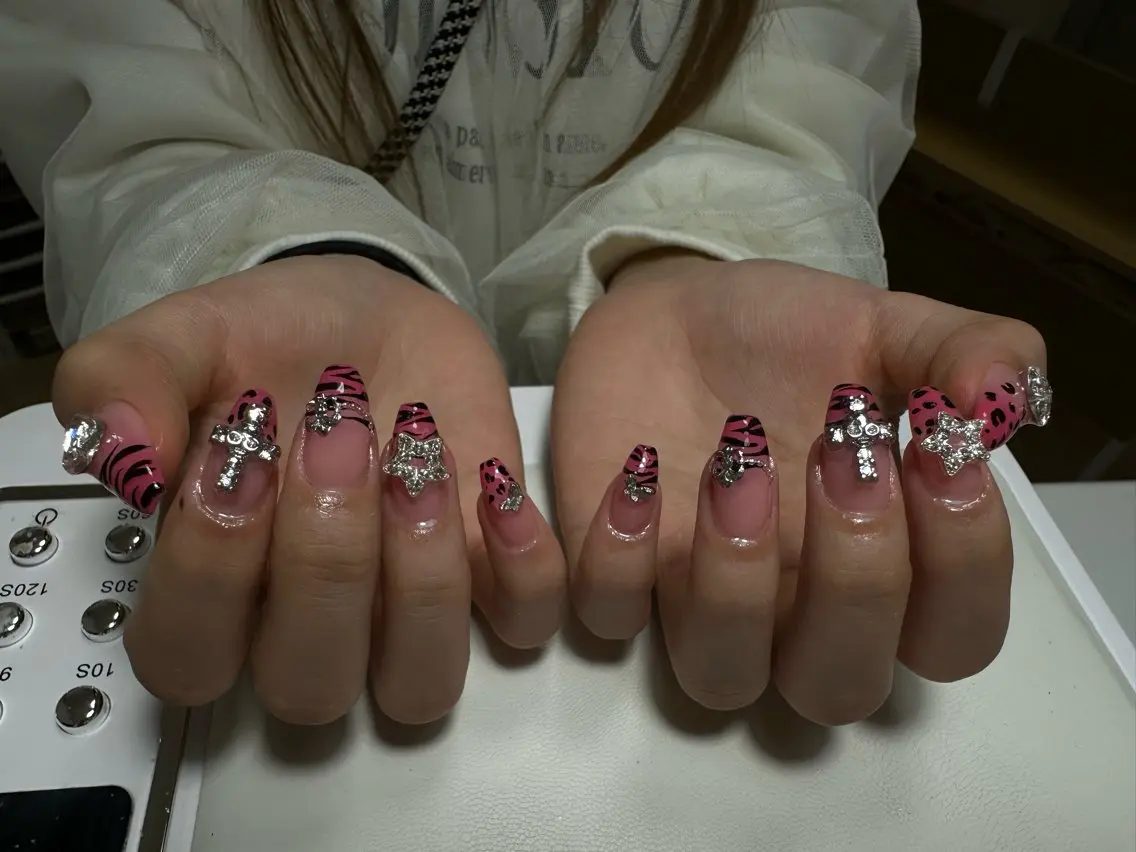 ネイル ハンドネイル NAIL CIRCLESのネイルデザイン