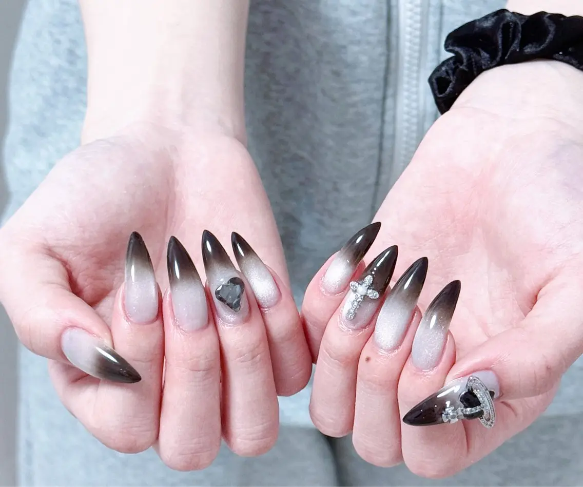 ネイル フレンチネイル グラデーション キラキラネイル 韓国ネイル マグネットネイル 🎀🎀YooLi Nail Salonのネイルデザイン