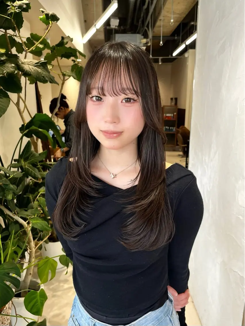 ロング カラー ブラウンカラー チョコレートブラウン レイヤーカット カット ヘアカラー トリートメント レイヤーカット/ブラ ウンカラー/河野凜のヘアスタイル