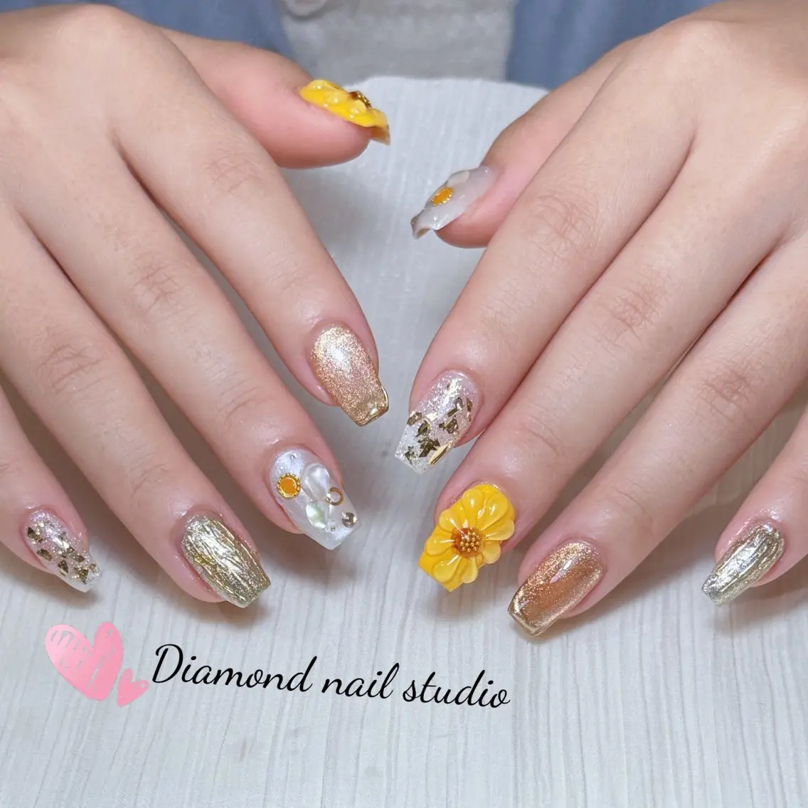 ネイル アートネイル オーロラネイル フラッシュネイル ガーリー キラキラネイル ハンドネイル Una NAILMANAMIのネイルデザイン