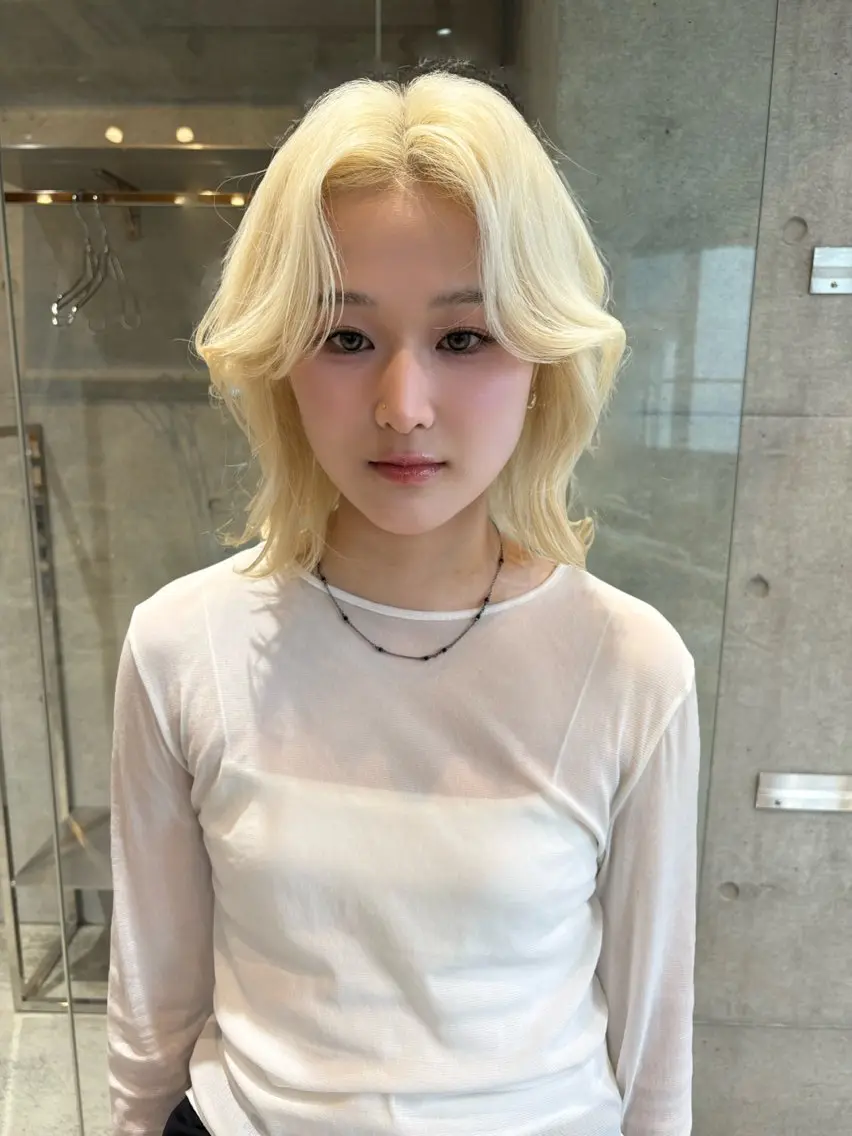 ミディアム カラー ブロンド ボブカット 🎀rencaのヘアスタイル