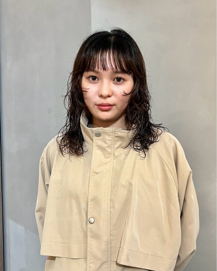 ミディアム パーマ ミディアムパーマ 顔まわりレイヤー 顔周りカット レイヤーカット カット ヘアカラー パーマ 大阪/似合わせパーマ ヤマシタミウのヘアスタイル
