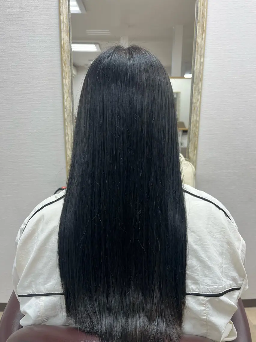 ロング カラー 黒髪 ブルーカラー ブルーブラック 茅根 紗加のヘアスタイル