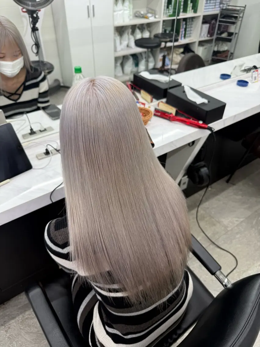 ロング カラー ヘアカラー 🩶ハイトーン × プルエク🩶MIWAのヘアスタイル