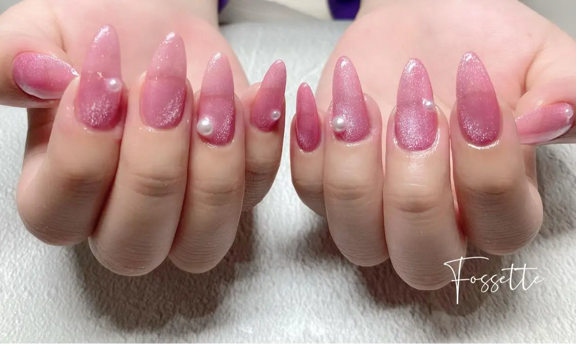ネイル キラキラネイル ロングネイル マグネットネイル ピンク 春ネイル ハンドネイル nailsalon Fossetteのネイルデザイン