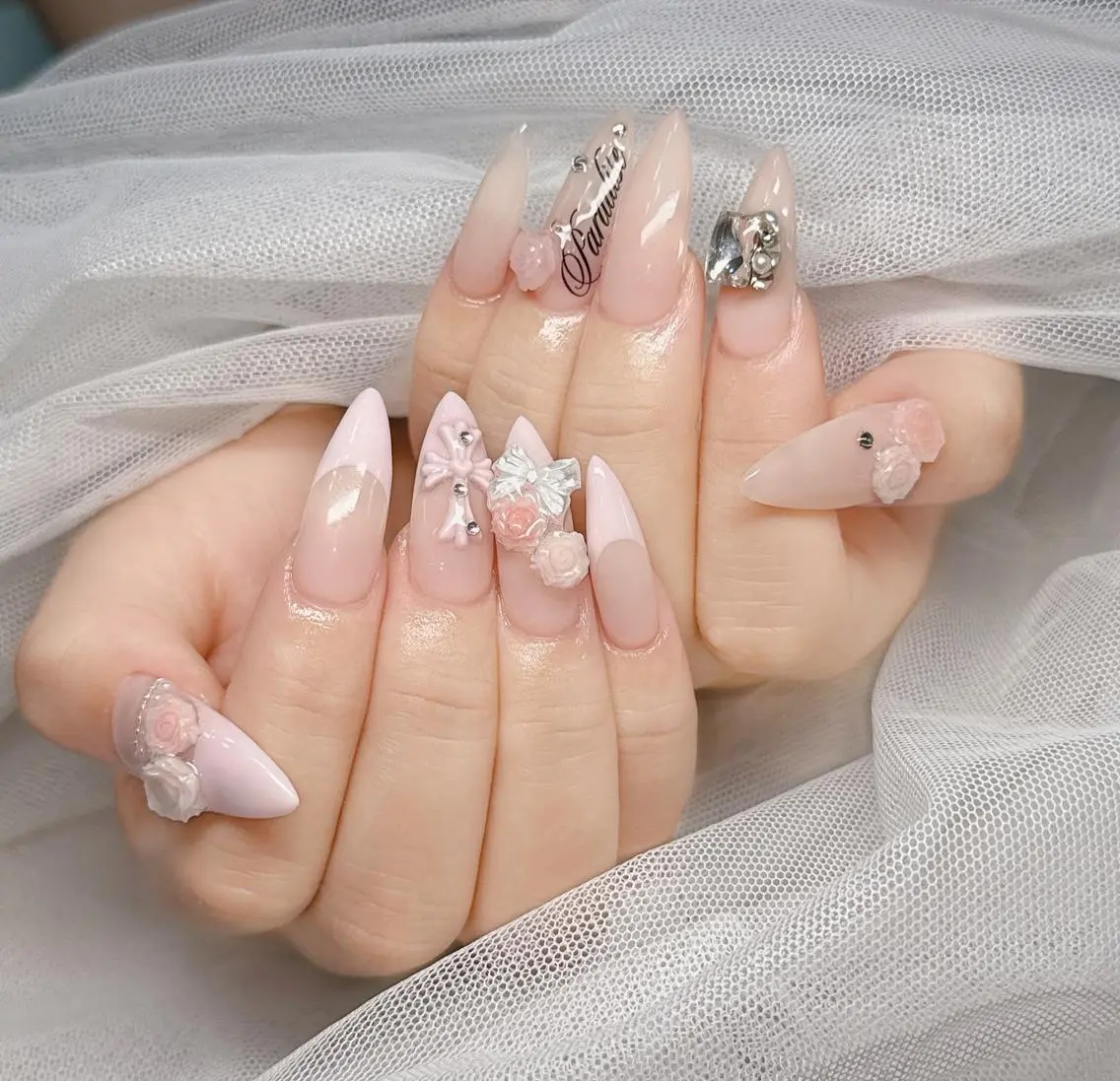 ロング カラー グラデーションカラー 韓国風ヘア ハンドネイル Bling Salonのネイルデザイン